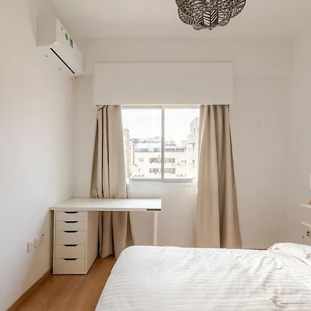 Διαμέρισμα Cosy 2-bedroom Apartment, 10 Minutes From The *