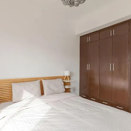 Cosy 2-bedroom Apartment, 10 Minutes From The لارنكا