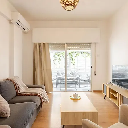 Cosy 2-bedroom Apartment, 10 Minutes From The شقة