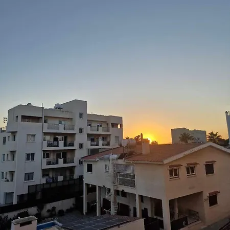 شقة Cosy 2-bedroom Apartment, 10 Minutes From The *