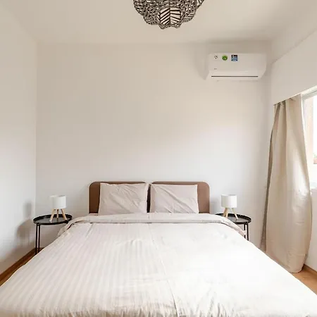 Cosy 2-bedroom Apartment, 10 Minutes From The *