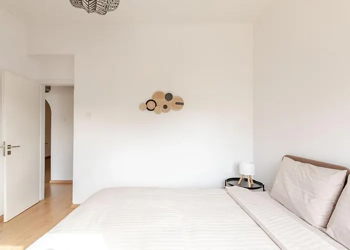 Διαμέρισμα Cosy 2-bedroom Apartment, 10 Minutes From The *