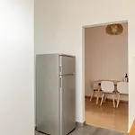 Cosy 2-bedroom Apartment, 10 Minutes From The