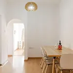 Cosy 2-bedroom Apartment, 10 Minutes From The Διαμέρισμα