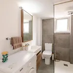 Cosy 2-bedroom Apartment, 10 Minutes From The * Λάρνακα