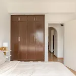 Διαμέρισμα Cosy 2-bedroom Apartment, 10 Minutes From The