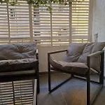 Cosy 2-bedroom Apartment, 10 Minutes From The Διαμέρισμα