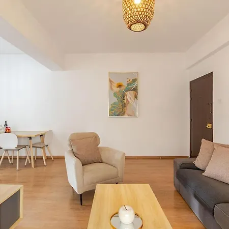 アパート Cosy 2-bedroom Apartment, 10 Minutes From The ラルナカ