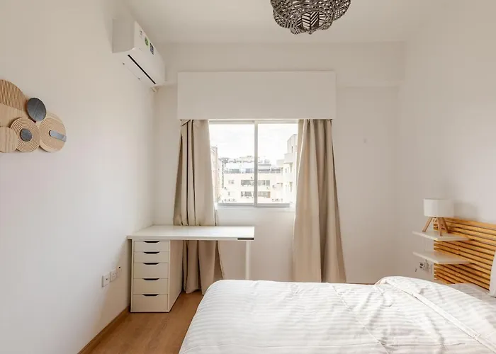 Apartament Cosy 2-bedroom Apartment, 10 Minutes From The *