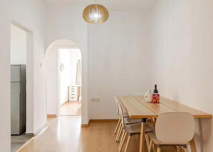 Cosy 2-bedroom Apartment, 10 Minutes From The Apartament