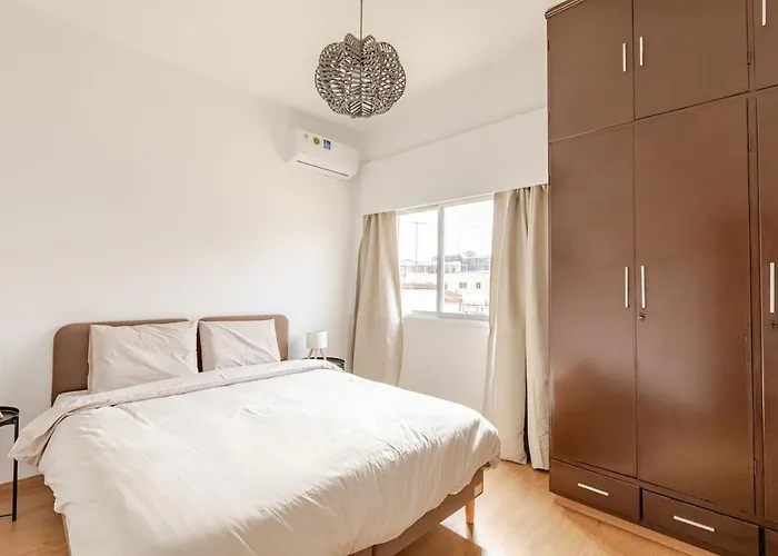 アパート Cosy 2-bedroom Apartment, 10 Minutes From The *