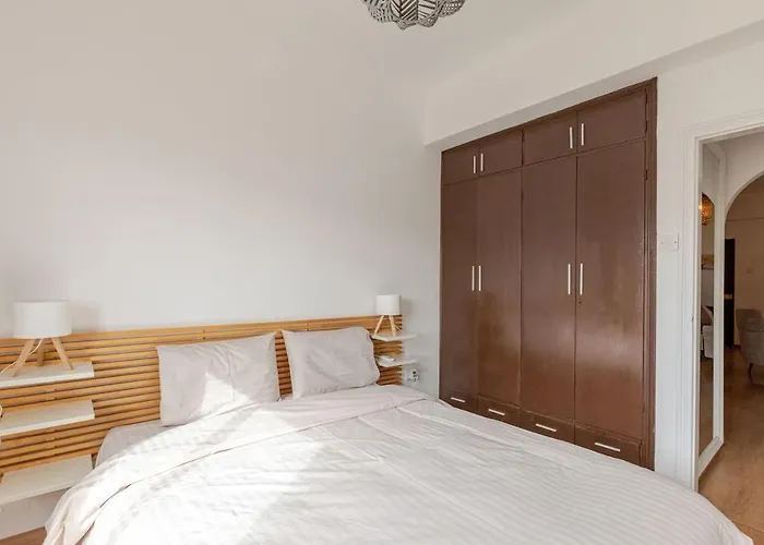 Cosy 2-bedroom Apartment, 10 Minutes From The ラルナカ