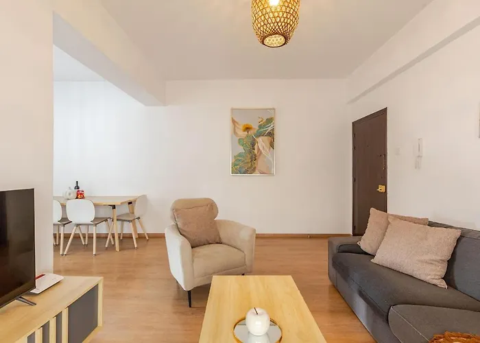 アパート Cosy 2-bedroom Apartment, 10 Minutes From The ラルナカ