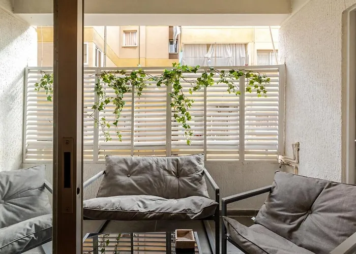 Cosy 2-bedroom Apartment, 10 Minutes From The *