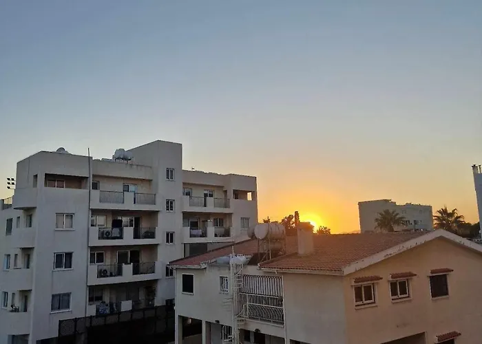 アパート Cosy 2-bedroom Apartment, 10 Minutes From The *