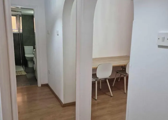 Cosy 2-bedroom Apartment, 10 Minutes From The