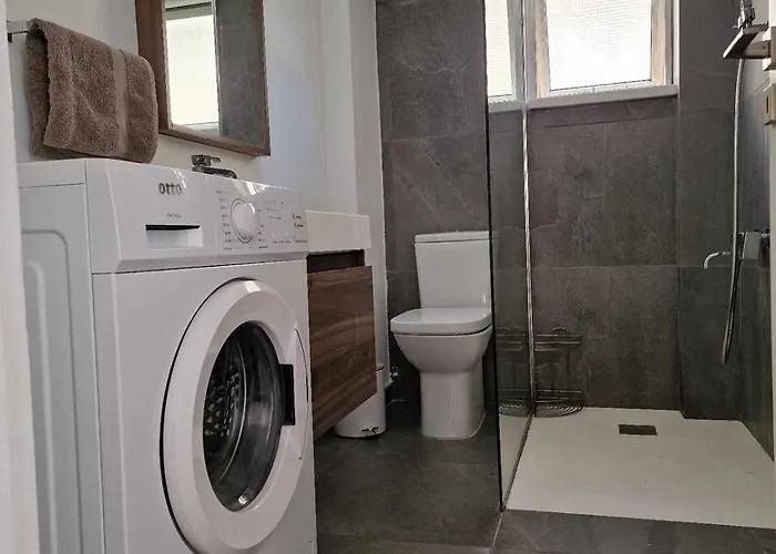 Cosy 2-bedroom Apartment, 10 Minutes From The アパート