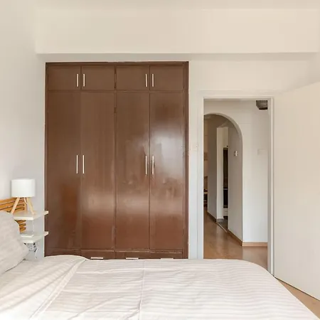 Apartment Cosy 2-bedroom Apartment, 10 Minutes From The